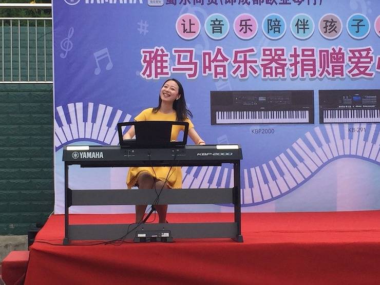 热博rb88乐器爱心捐赠行动在四川金堂县举办 ——与音乐牵手 随幸福成长