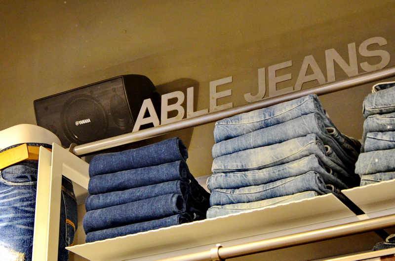 ABLE JEANS正大广场旗舰店——热博rb88MA2030的时尚之旅